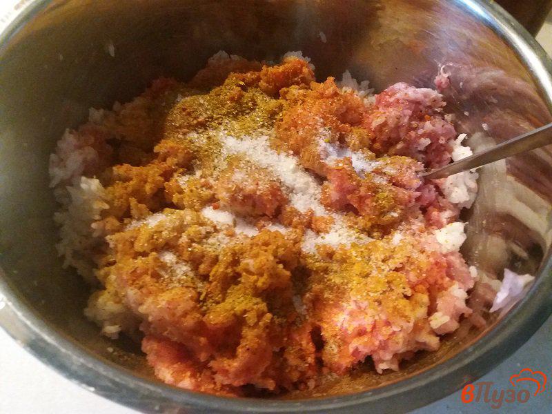 Фото приготовление рецепта: Тефтели в томатном соусе шаг №3