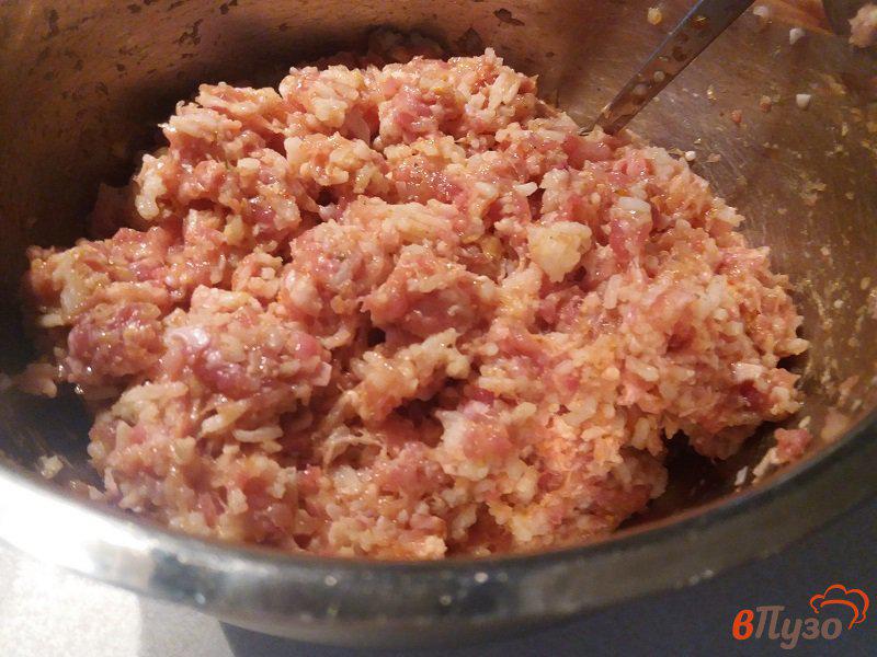 Фото приготовление рецепта: Тефтели в томатном соусе шаг №4