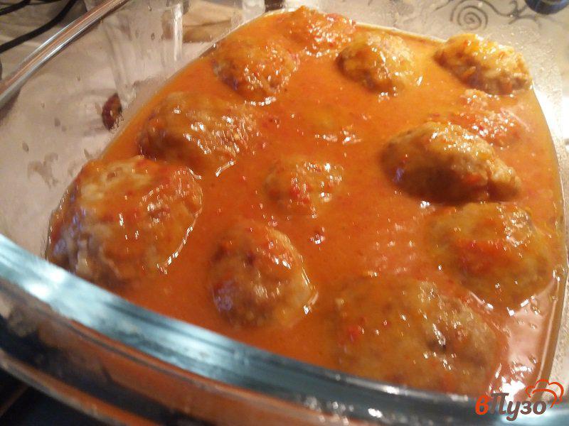 Фото приготовление рецепта: Тефтели в томатном соусе шаг №10