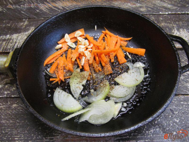 Фото приготовление рецепта: Соус из индейки с овощами шаг №1