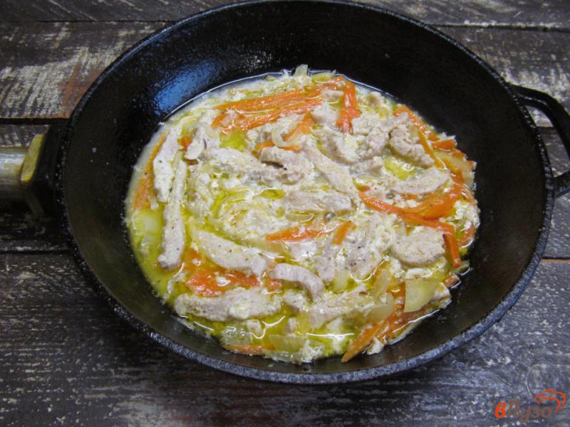 Фото приготовление рецепта: Соус из индейки с овощами шаг №5