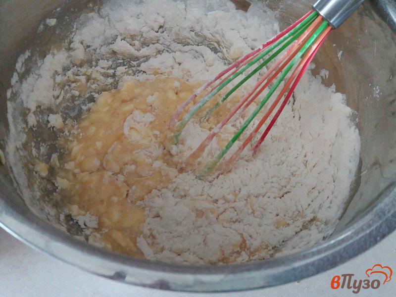 Фото приготовление рецепта: Лоранский пирог (киш-лорен) с курицей и грибами шаг №7