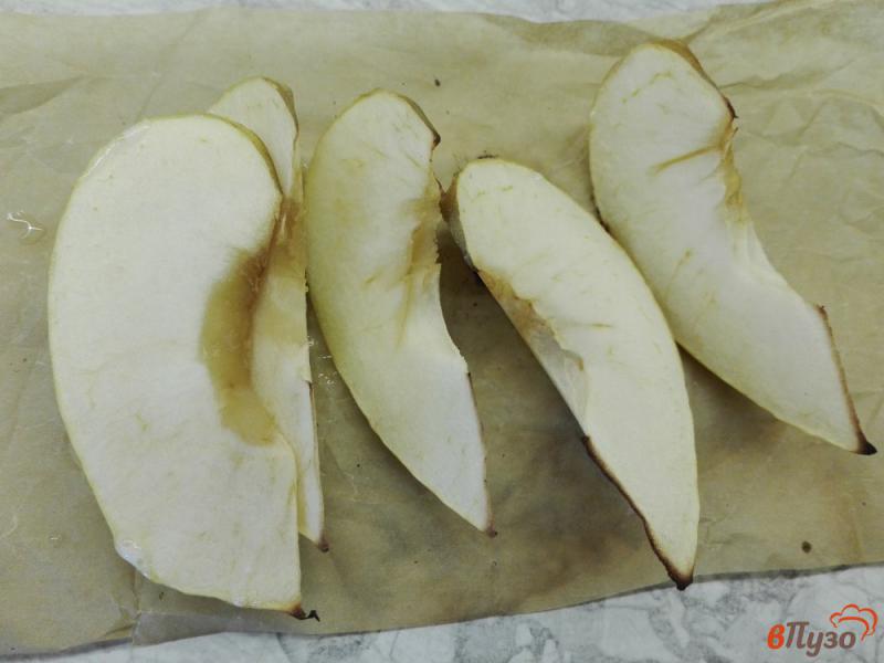 Фото приготовление рецепта: Творожный десерт с печеным яблоком и семечками шаг №1