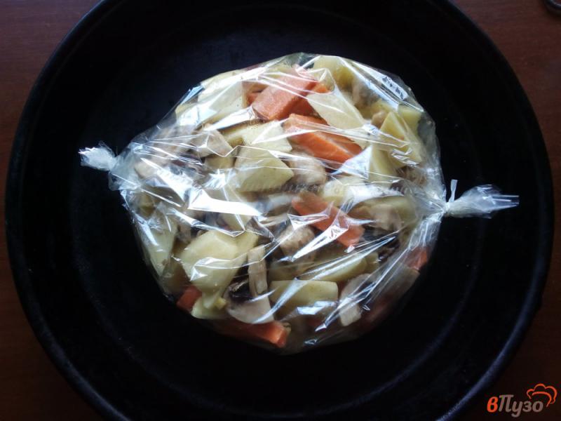 Фото приготовление рецепта: Кролик с овощами запечённый в рукаве шаг №8