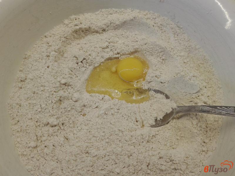 Фото приготовление рецепта: Ржаное печенье с шоколадом шаг №4