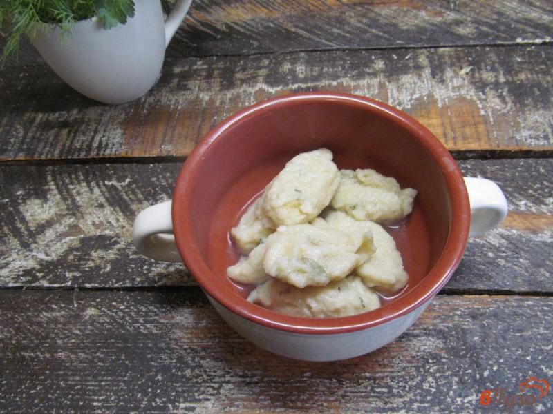 Фото приготовление рецепта: Картофельные клецки с куриным бульоном шаг №6