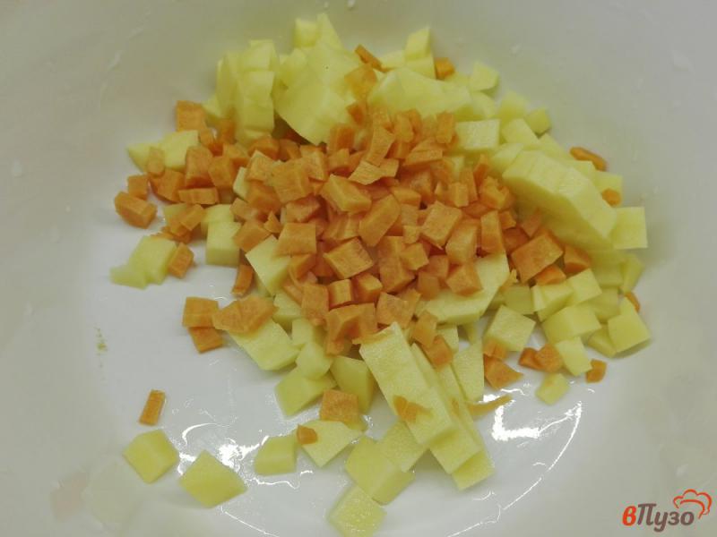 Фото приготовление рецепта: Суп с пшеном и кукурузой шаг №3