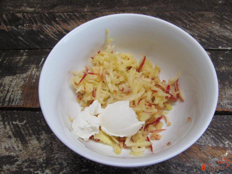 Фото приготовление рецепта: Филе индейки под яблочно-сырной корочкой шаг №6