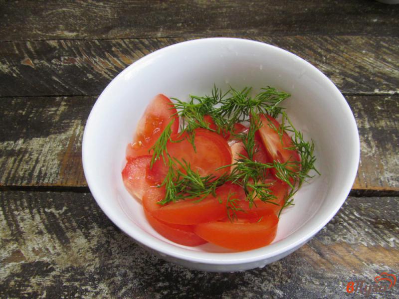 Фото приготовление рецепта: Оливковый салат с помидором и яйцом шаг №1