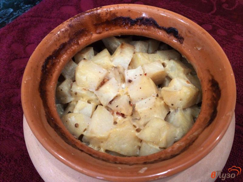 Фото приготовление рецепта: Картофель с овощами, грибами и майонезом в горшочках шаг №10