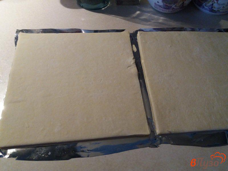 Фото приготовление рецепта: Слоеный пирог «Три сыра» шаг №1