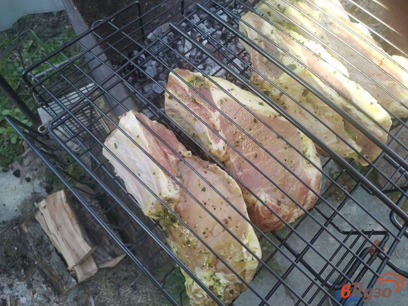 Фото приготовление рецепта: Эскалоп из свинины гриль в пряных травах шаг №3