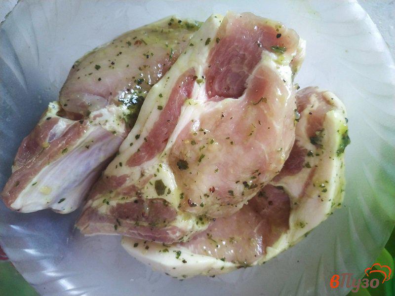 Фото приготовление рецепта: Эскалоп из свинины гриль в пряных травах шаг №2
