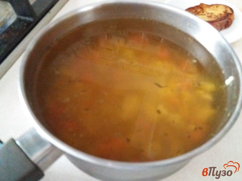 Фото приготовление рецепта: Куриный суп с пельменями шаг №1
