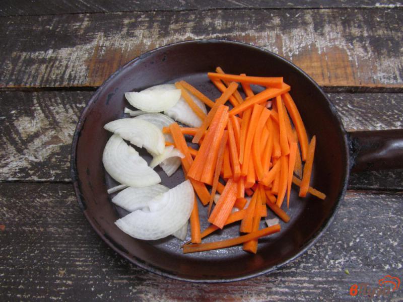 Фото приготовление рецепта: Морковный салат с огурцами шаг №1