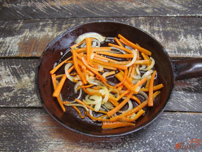 Фото приготовление рецепта: Морковный салат с огурцами шаг №2