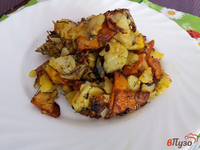 Фото приготовление рецепта: Жареный картофель с хрустящей корочкой и укропом шаг №8