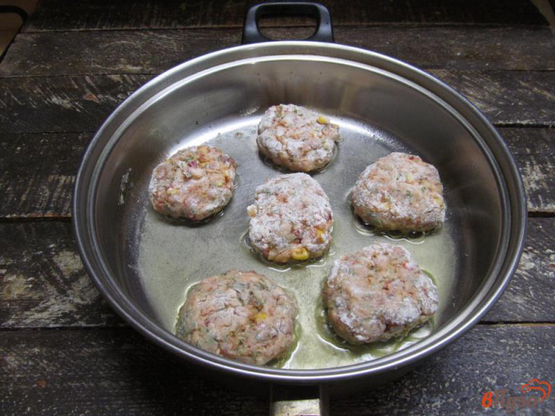 Фото приготовление рецепта: Овощные котлеты с мясным фаршем шаг №6