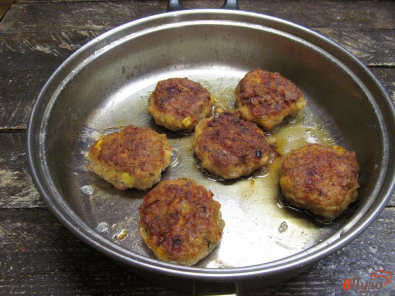 Фото приготовление рецепта: Овощные котлеты с мясным фаршем шаг №7