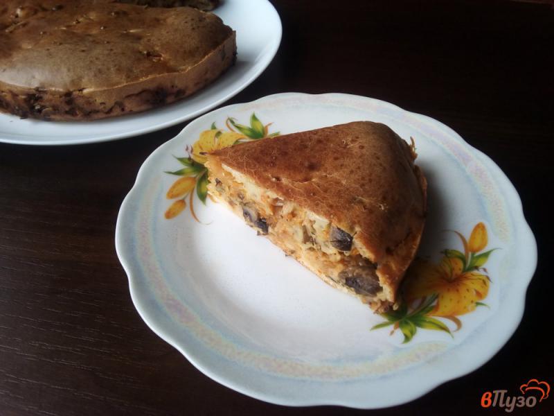 Фото приготовление рецепта: Заливной пирог с капустой и грибами шаг №13