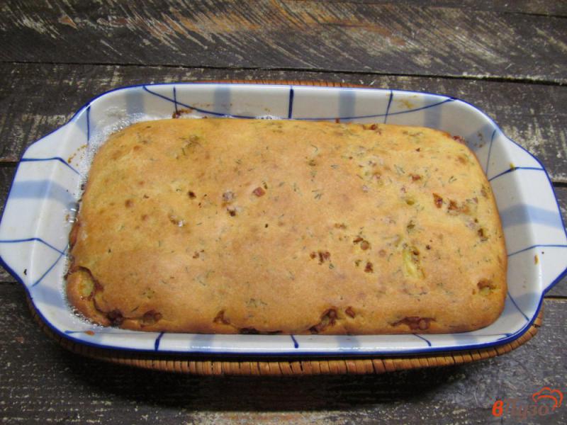 Фото приготовление рецепта: Заливной пирог на кефире с мясным фаршем шаг №9