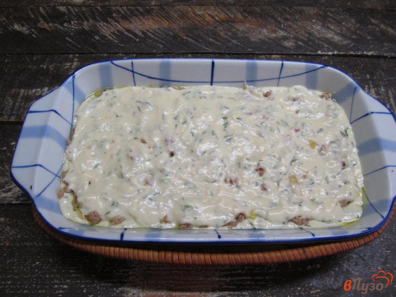 Фото приготовление рецепта: Заливной пирог на кефире с мясным фаршем шаг №8