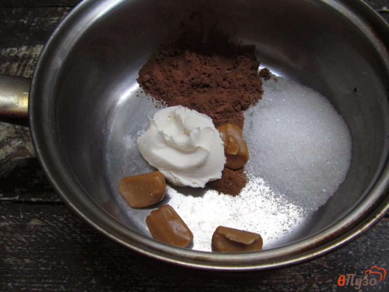 Фото приготовление рецепта: Горячий шоколад со сливками и ириской шаг №2