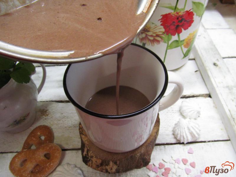 Фото приготовление рецепта: Горячий шоколад со сливками и ириской шаг №4