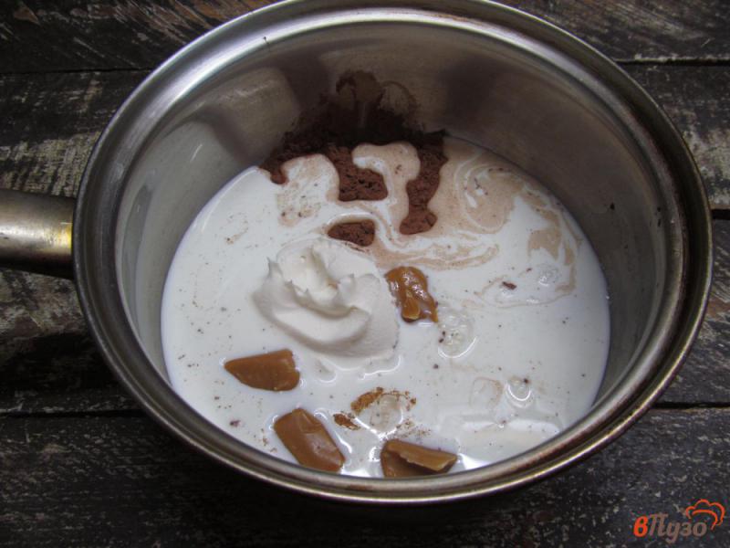 Фото приготовление рецепта: Горячий шоколад со сливками и ириской шаг №3