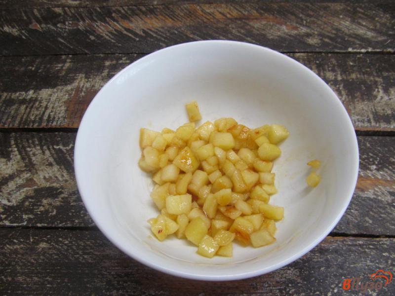 Фото приготовление рецепта: Блинчики с начинкой из творога и тушеного яблока шаг №5