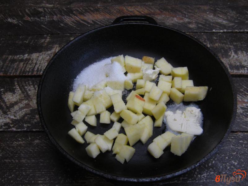 Фото приготовление рецепта: Блинчики с начинкой из творога и тушеного яблока шаг №4