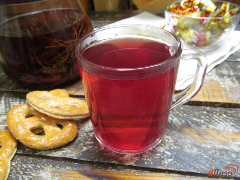 Фото приготовление рецепта: Чай из черешни с тимьяном шаг №4