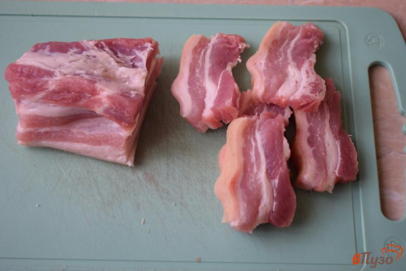 Фото приготовление рецепта: Свиная грудинка, жареная с картошкой шаг №1