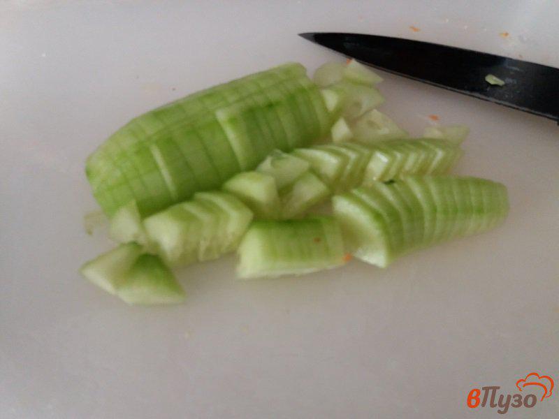 Фото приготовление рецепта: Салат с пекинской капустой и сайрой шаг №9