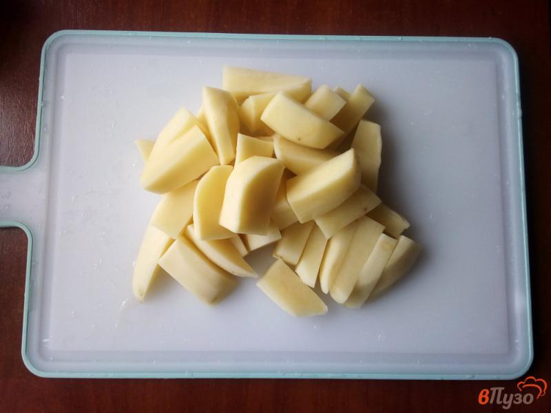 Фото приготовление рецепта: Картофель со свининой и грибами в горшочках шаг №7
