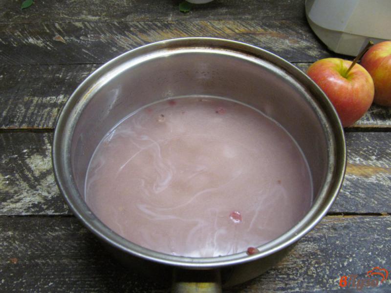 Фото приготовление рецепта: Яблочно-смородиновый мусс на манной крупе шаг №6