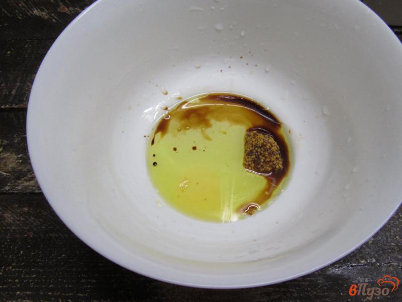 Фото приготовление рецепта: Салат из фасоли с яйцом и сыром шаг №1
