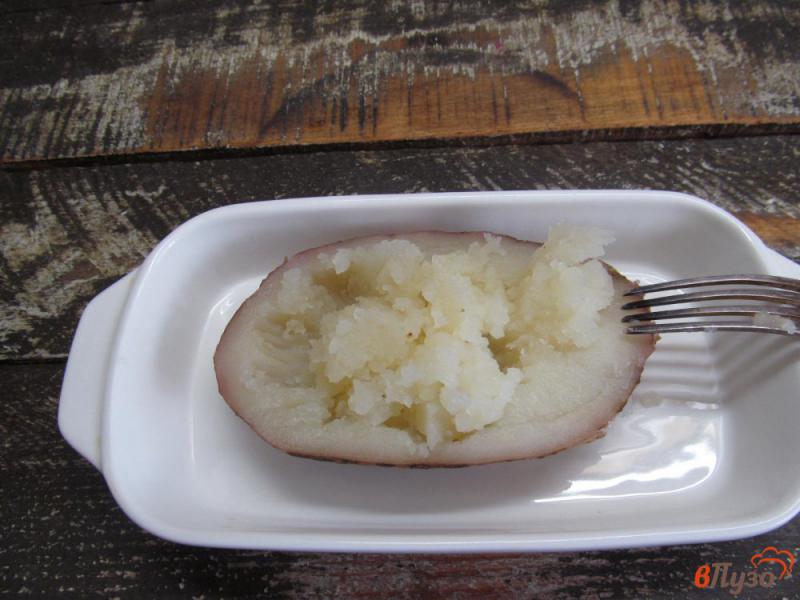 Фото приготовление рецепта: Запеченный картофель с начинкой из свиных ребер шаг №2