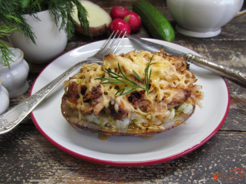 Фото приготовление рецепта: Запеченный картофель с начинкой из свиных ребер шаг №10