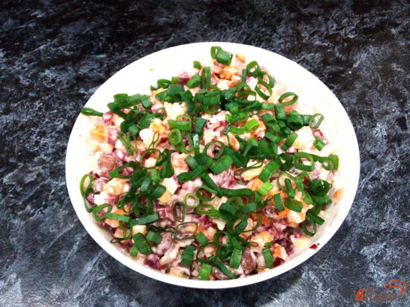 Фото приготовление рецепта: Салат с вареными овощами, фасолью и солеными огурцами шаг №5