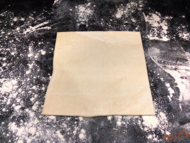 Фото приготовление рецепта: Пирожки из слоеного теста с вареной сгущенкой шаг №1
