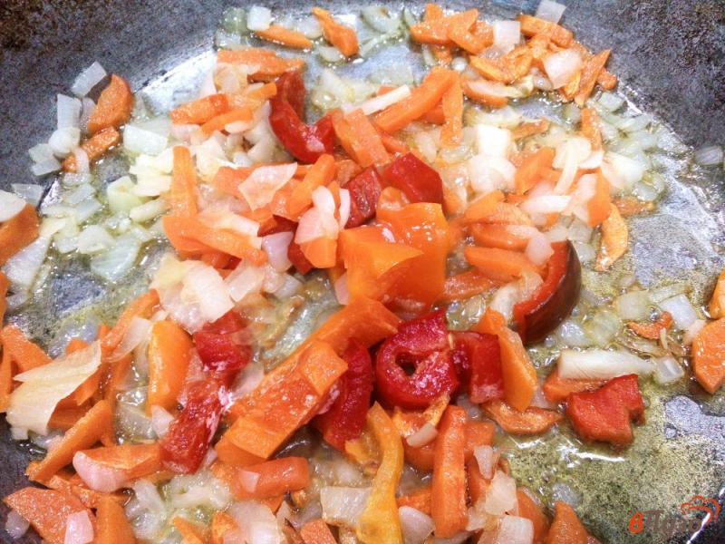 Фото приготовление рецепта: Гречневый суп с овощами и тушенкой шаг №3