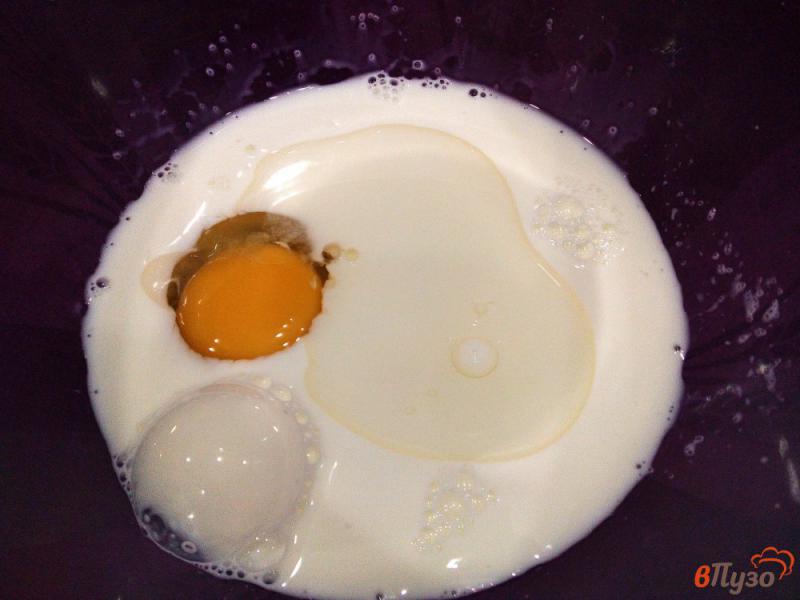 Фото приготовление рецепта: Блины на козьем молоке с вареной сгущенкой шаг №3