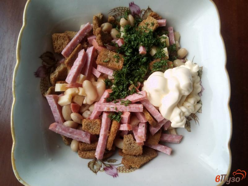 Фото приготовление рецепта: Салат с фасолью и колбасой шаг №5