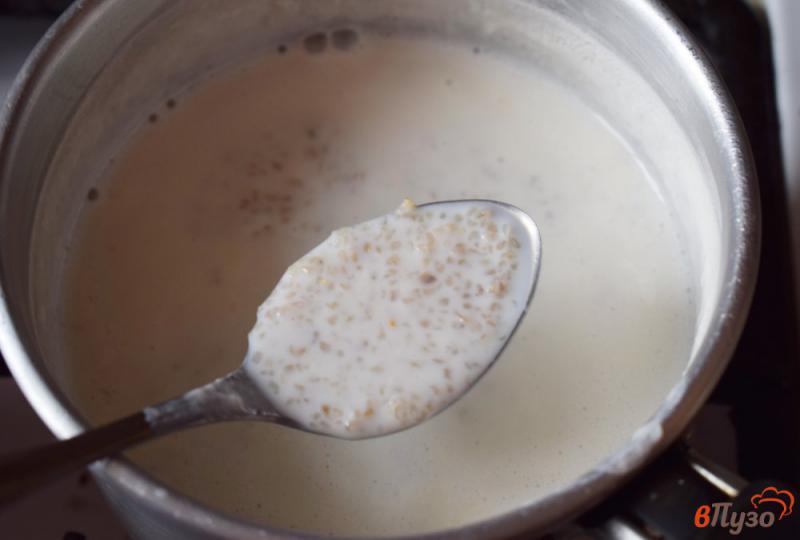 Фото приготовление рецепта: Ячневая каша на молоке шаг №5