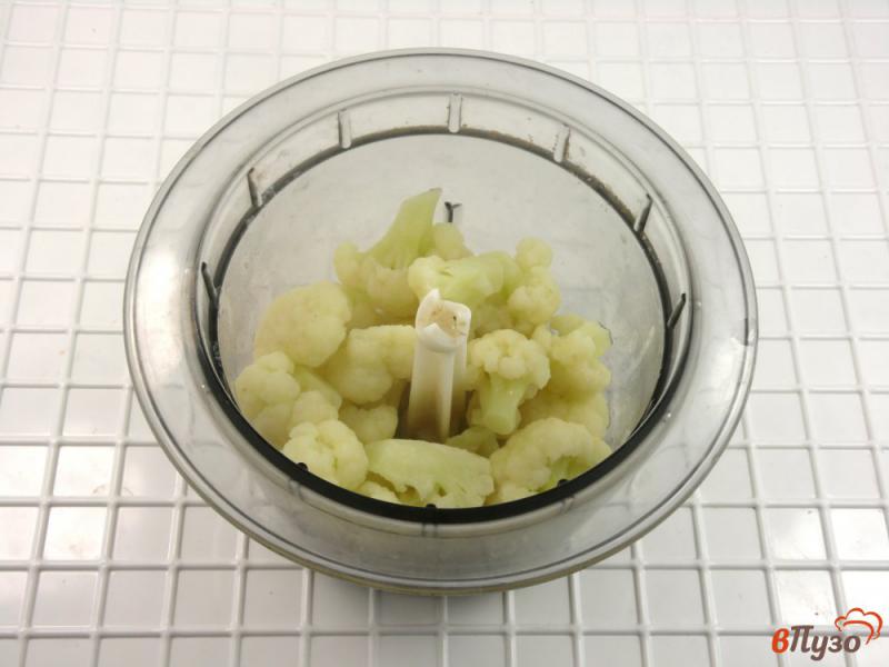 Фото приготовление рецепта: Паста с курицей в соусе из цветной капусты шаг №2