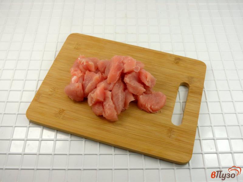 Фото приготовление рецепта: Паста с курицей в соусе из цветной капусты шаг №5