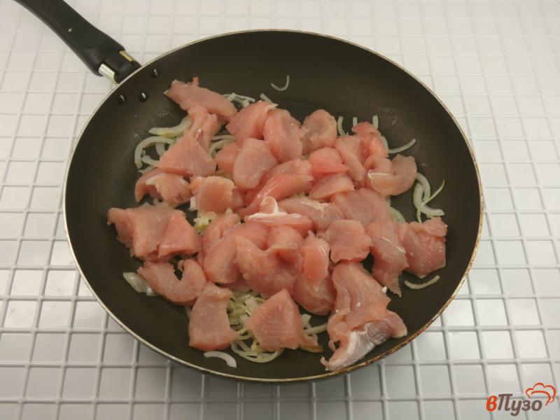 Фото приготовление рецепта: Паста с курицей в соусе из цветной капусты шаг №6