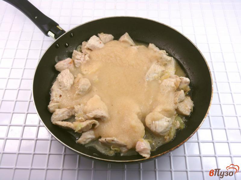 Фото приготовление рецепта: Паста с курицей в соусе из цветной капусты шаг №7