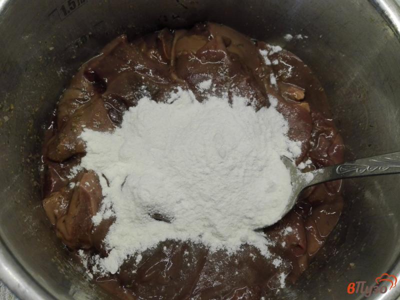 Фото приготовление рецепта: Паста с утиной печенью в сметанном соусе шаг №5